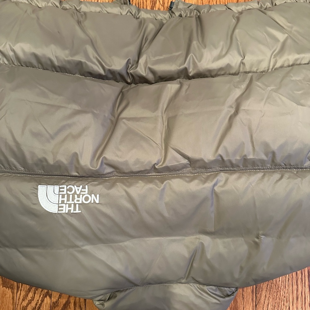 The North Face Women's Taupe Puffer Jacket - Picture 5 of 7